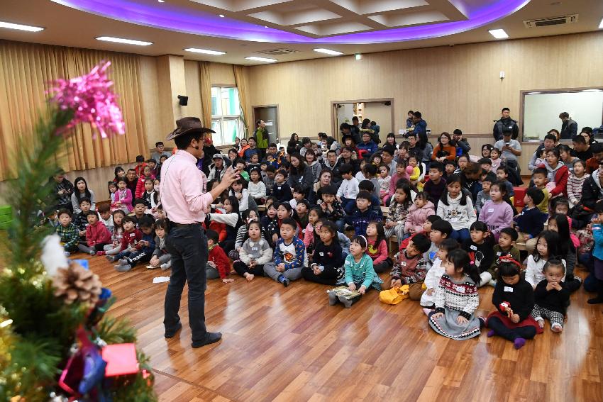 2016 어린이도서관 일일 산타 행사 의 사진