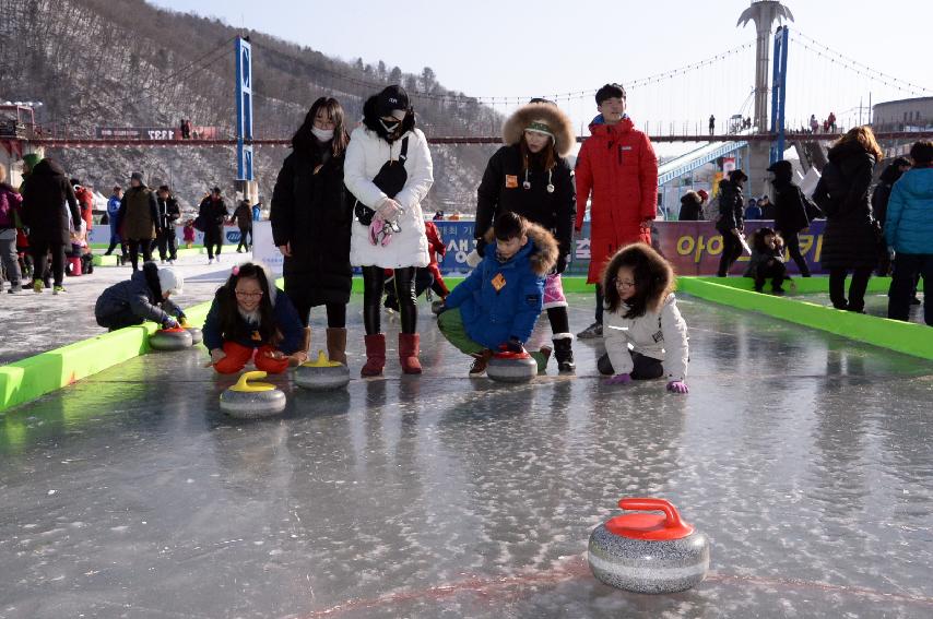 2017 화천산천어축제 컬링장 전경 의 사진