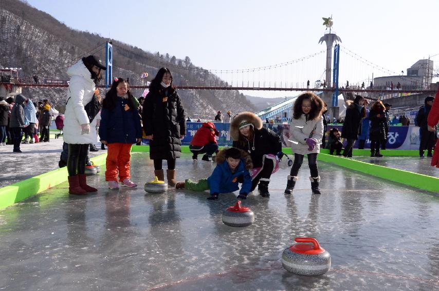 2017 화천산천어축제 컬링장 전경 의 사진