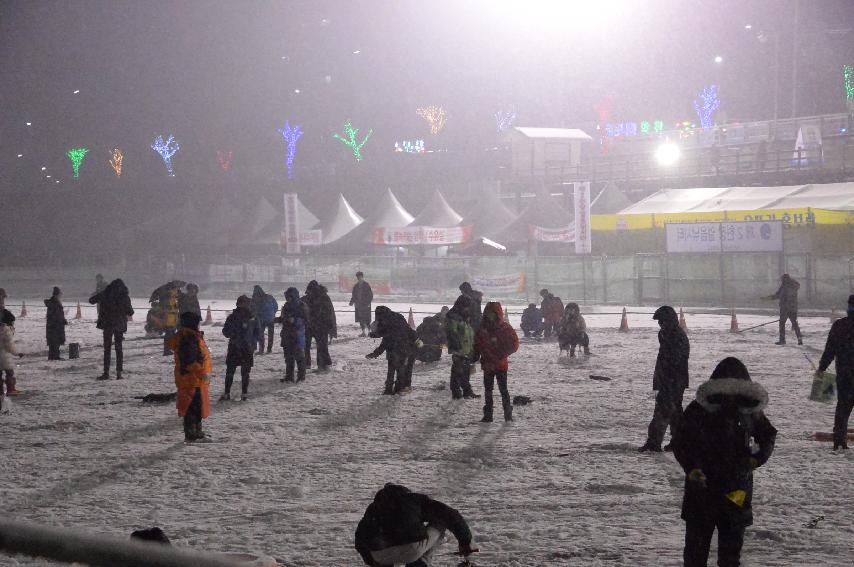 2017 화천산천어축제 산천어 밤낚시 전경 의 사진