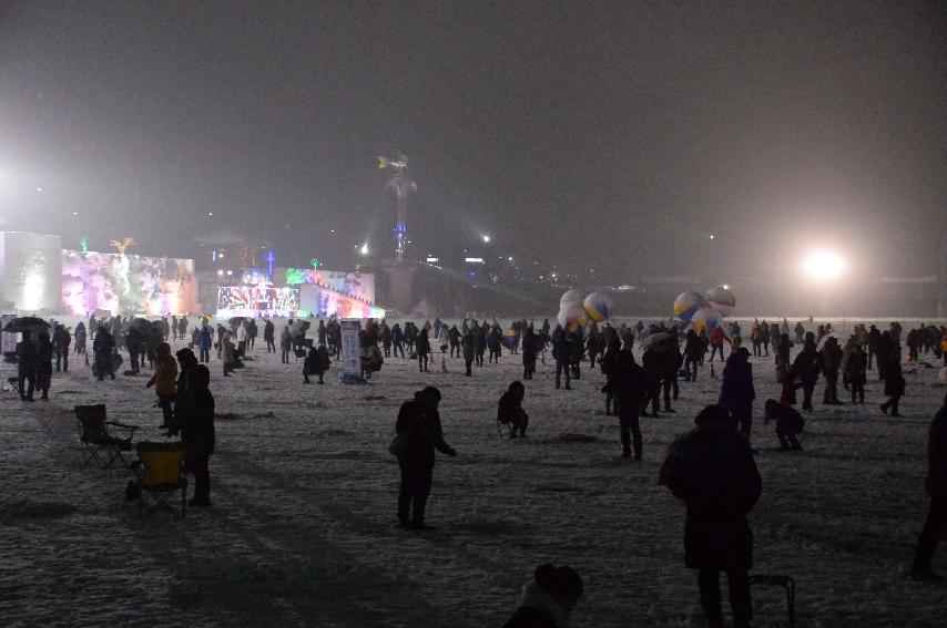 2017 화천산천어축제 산천어 밤낚시 전경 의 사진