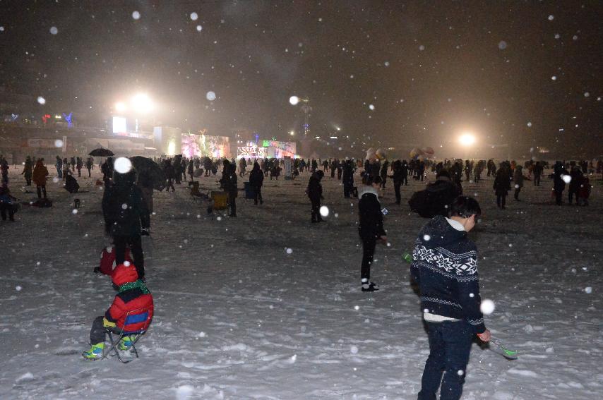 2017 화천산천어축제 산천어 밤낚시 전경 의 사진