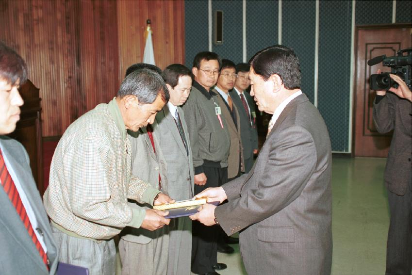 2000년 월례조회 의 사진