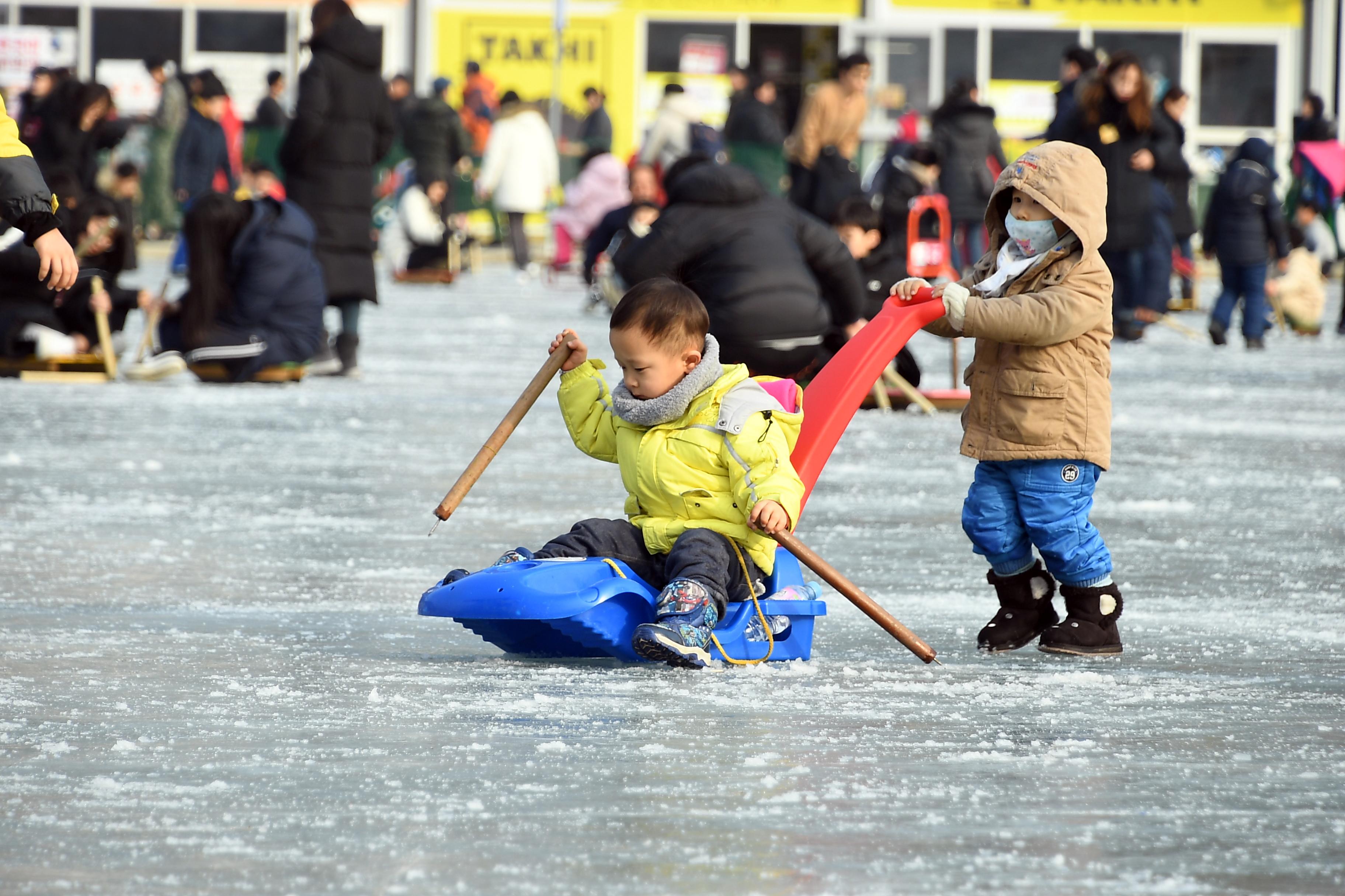 2019 화천산천어축제 눈썰매장 전경 의 사진