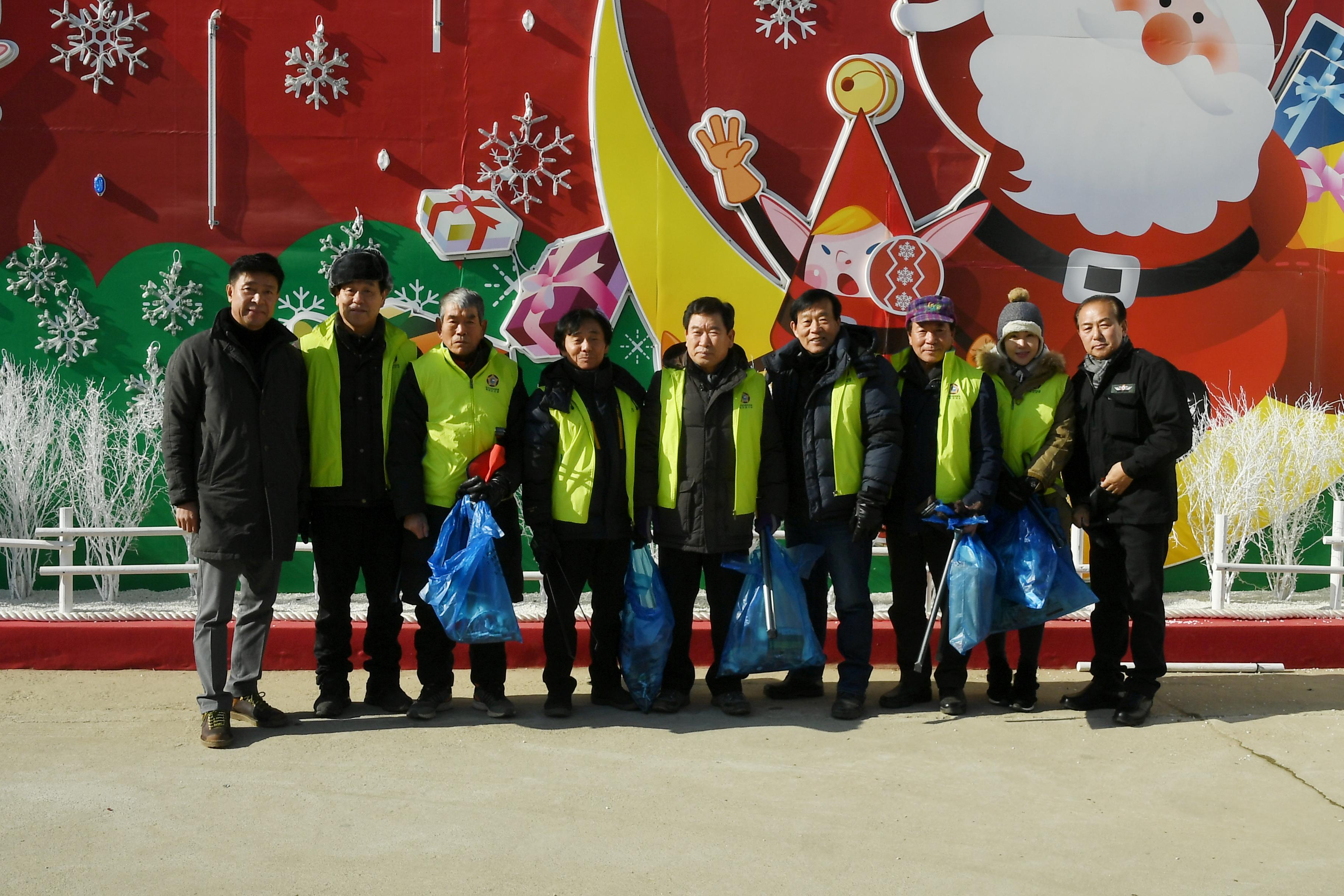 2019 화천산천어축제장 기관사회단체장 환경정화 의 사진