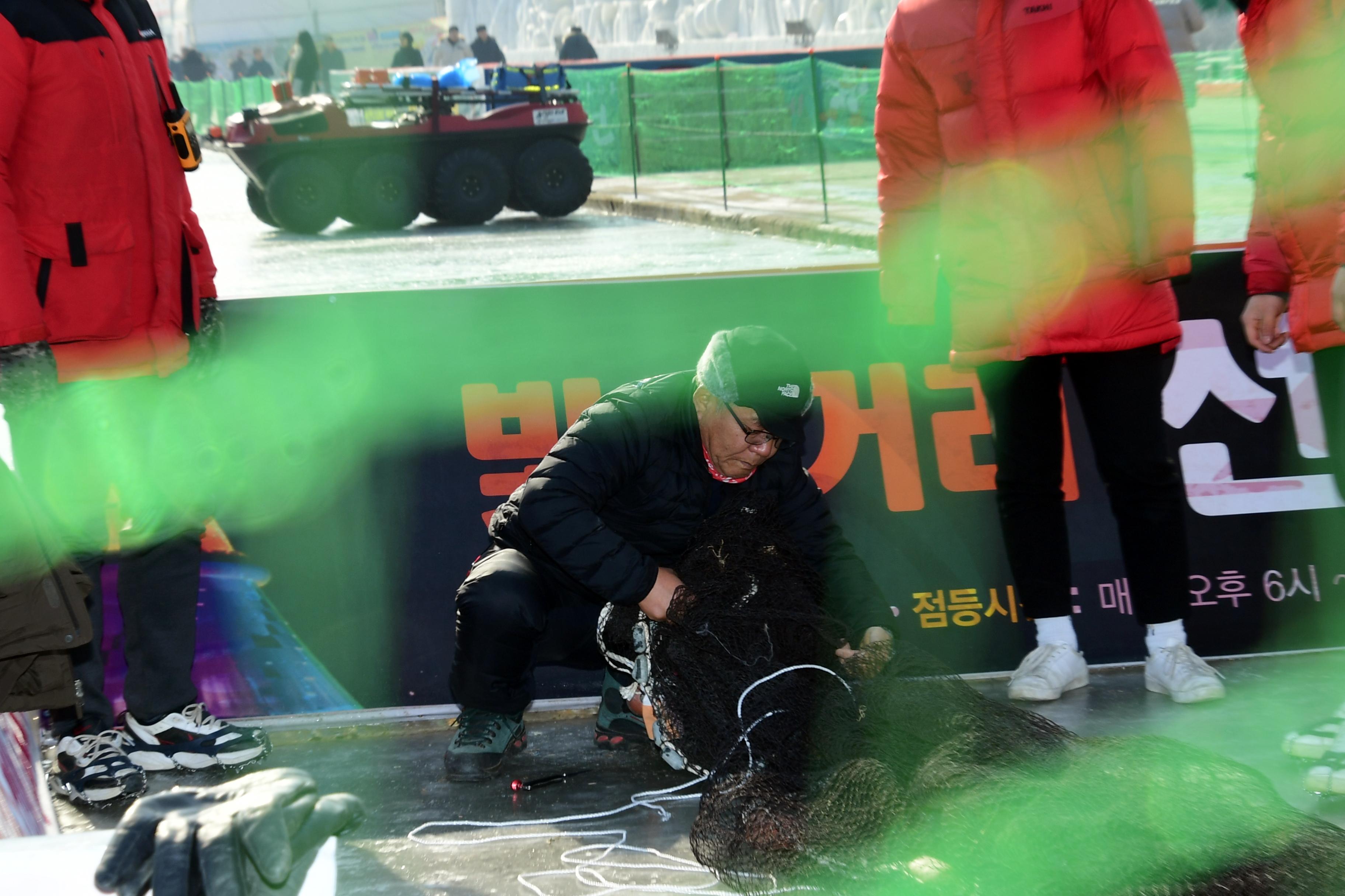 2019 화천산천어축제장 안전요원 얼음점검 및 어망관리 의 사진