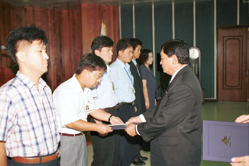 2000년 월례조회 의 사진