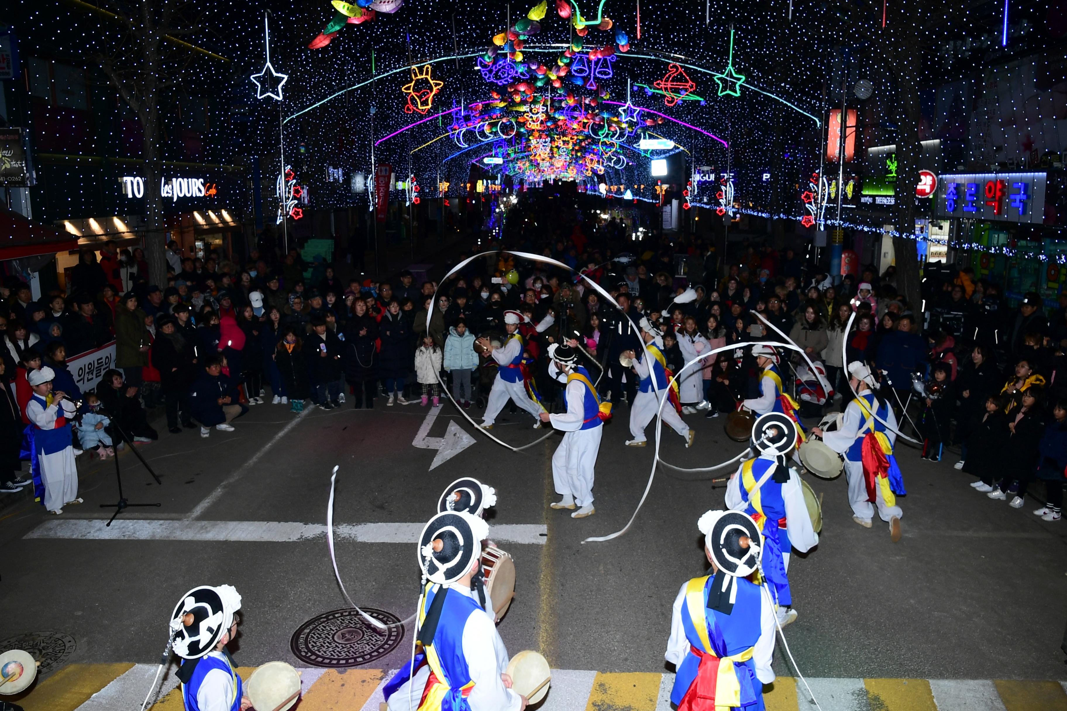 2019 화천산천어축제 선등거리 전경 의 사진