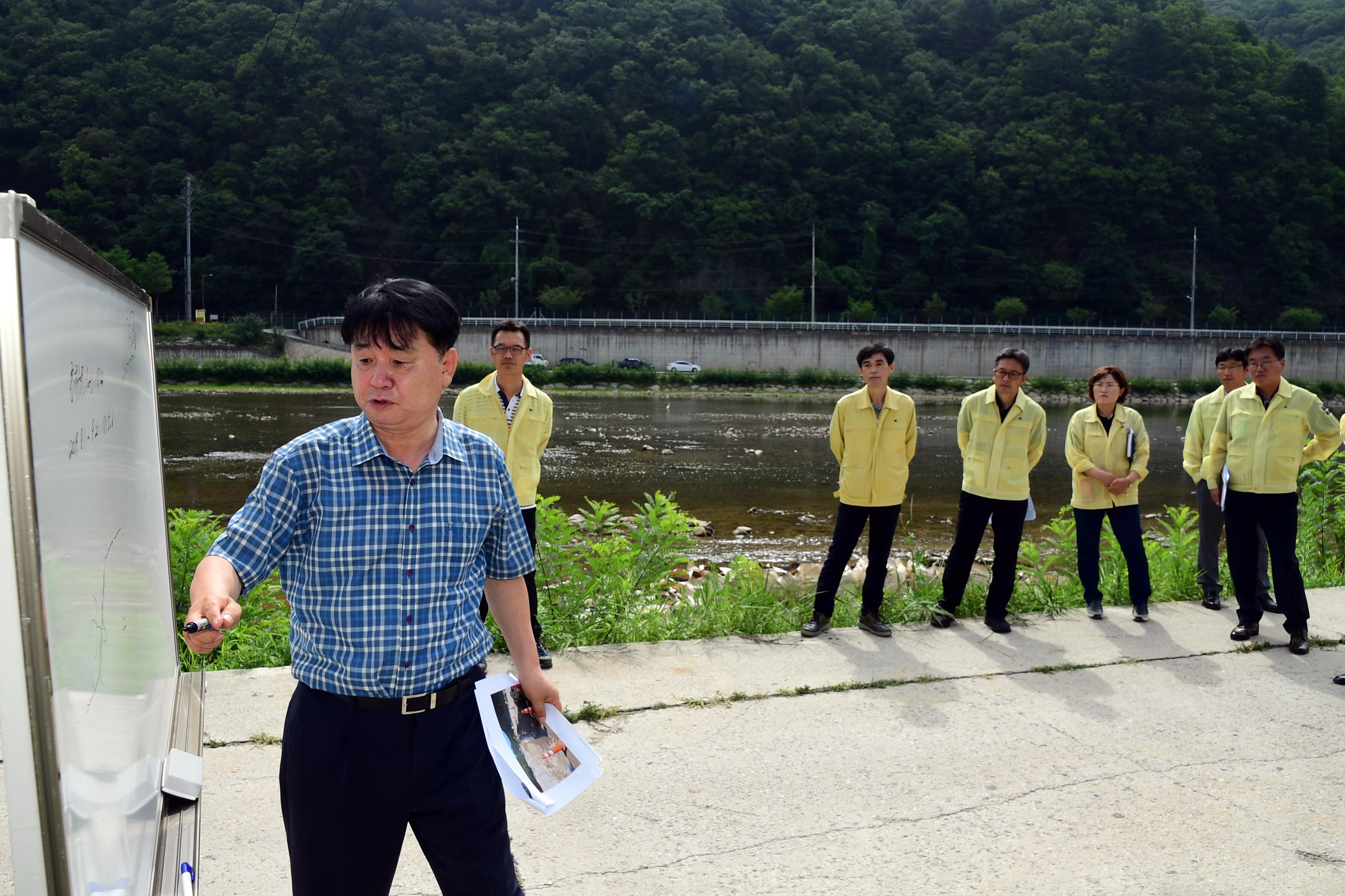 2020 화천산천어축제장 여수로 공사 관련 현장 점검 의 사진