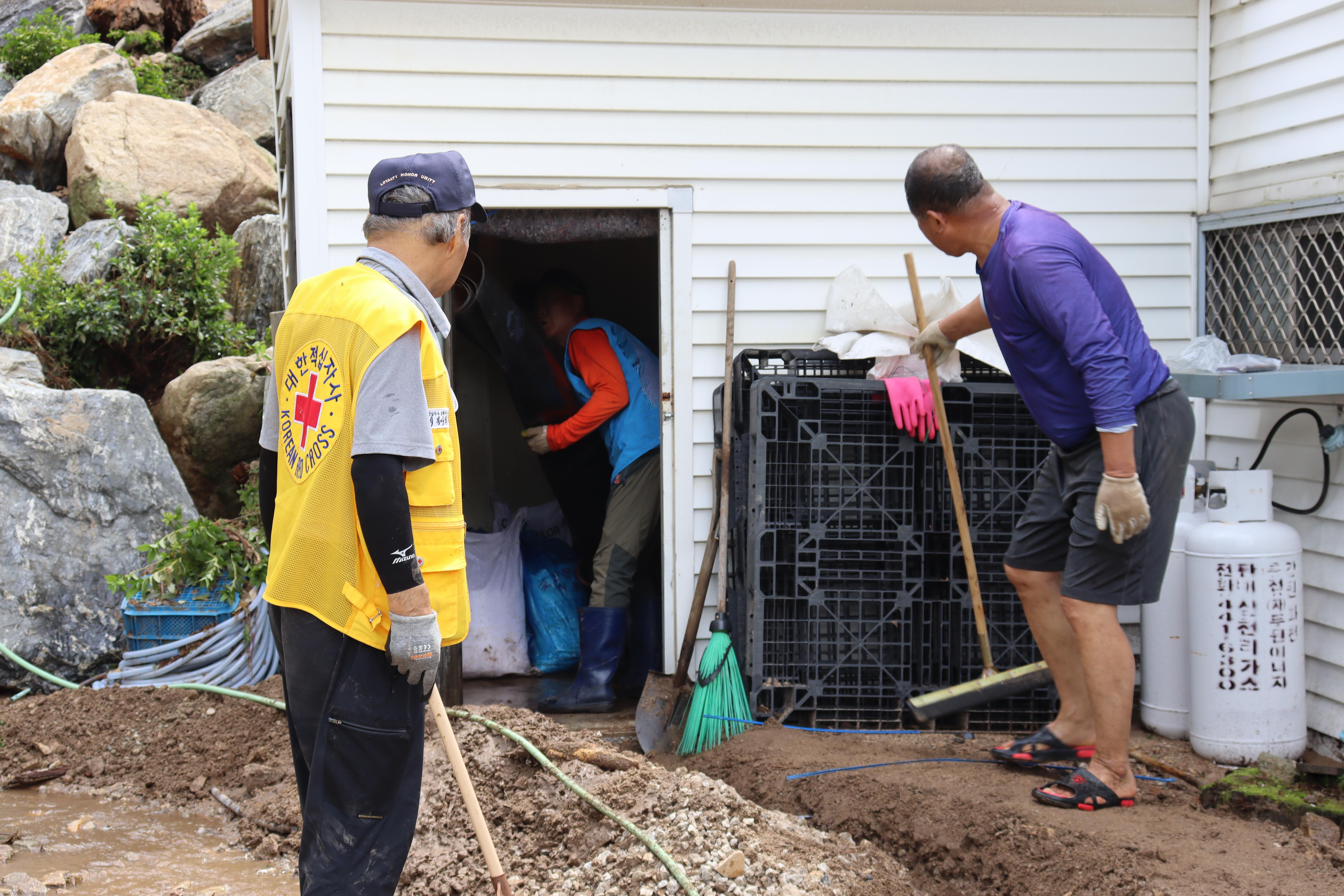 2020 호우피해 지역 복구 자원봉사 활동 의 사진