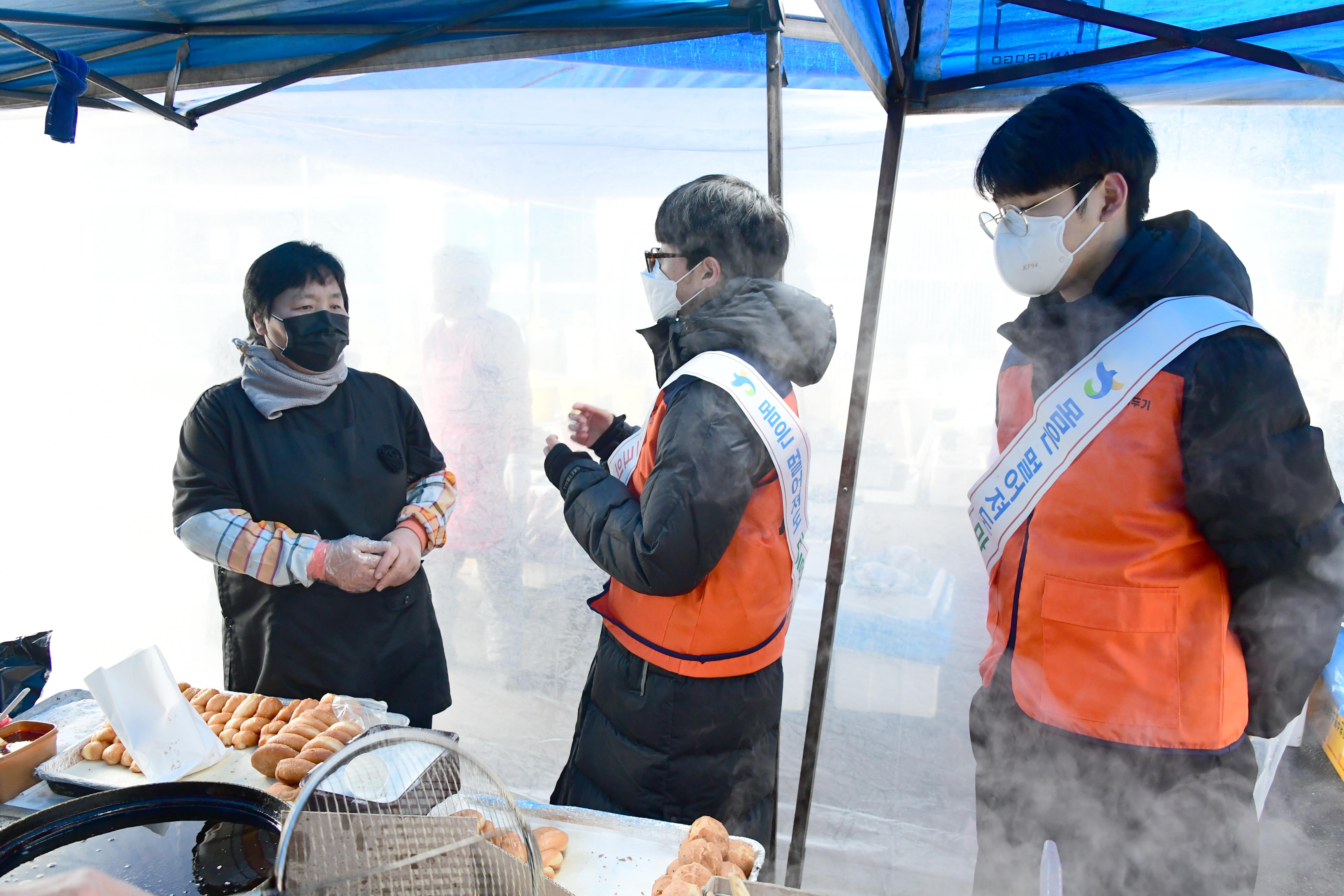 2021 코로나19 확진자 발생에 따른 마스크 착용 캠페인 의 사진