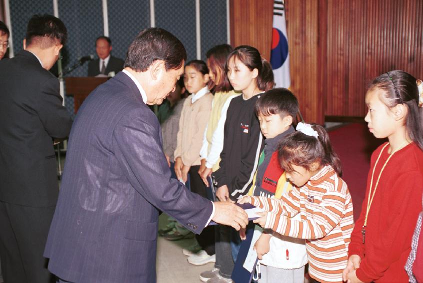 2001년 월례조회 의 사진