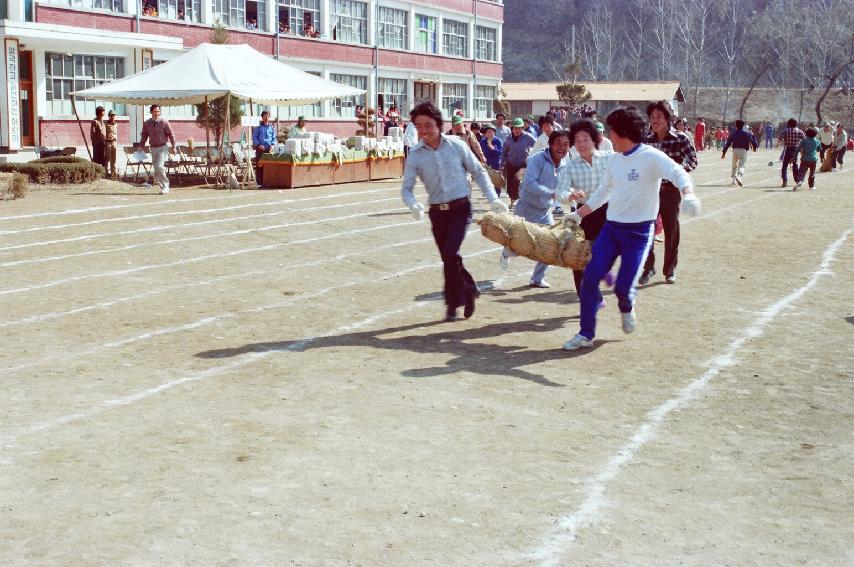 이장 새마을지도자 체육대회 의 사진