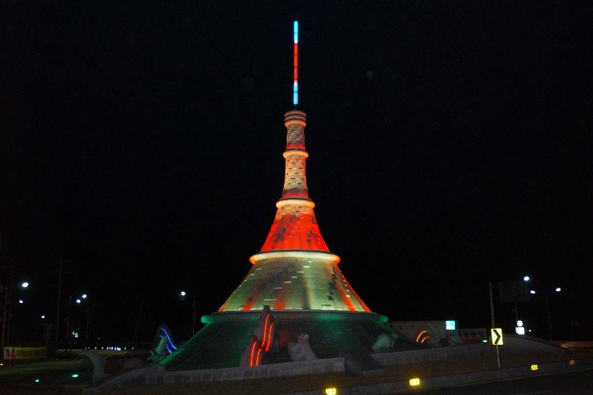화천 오거리 상징탑 의 사진
