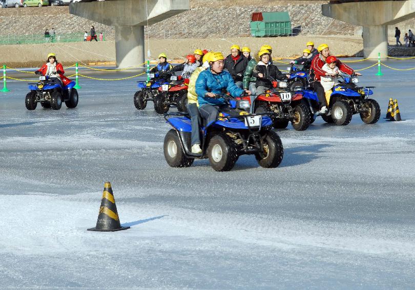 2008산천어축제 아이스로드(4륜 오토바이,자동차,얼곰이열차)체험행사 의 사진