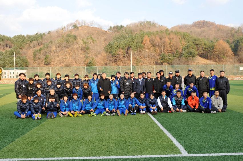 한국여자축구연맹.화천정산고축구부 칠성부대 위문 의 사진