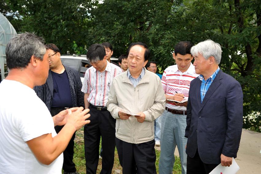 2011 서규홍 농림수산식품부 장관 화천토마토재배농가 방문 의 사진