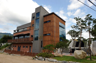 2011년도 화천군관공서 건물 의 사진