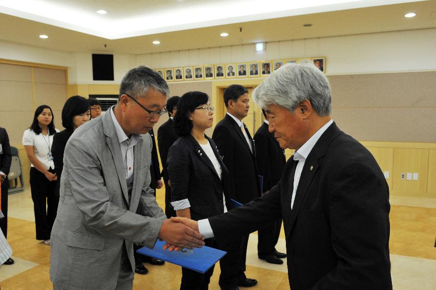 2012년도 인사발령자 임용장 수여식 의 사진