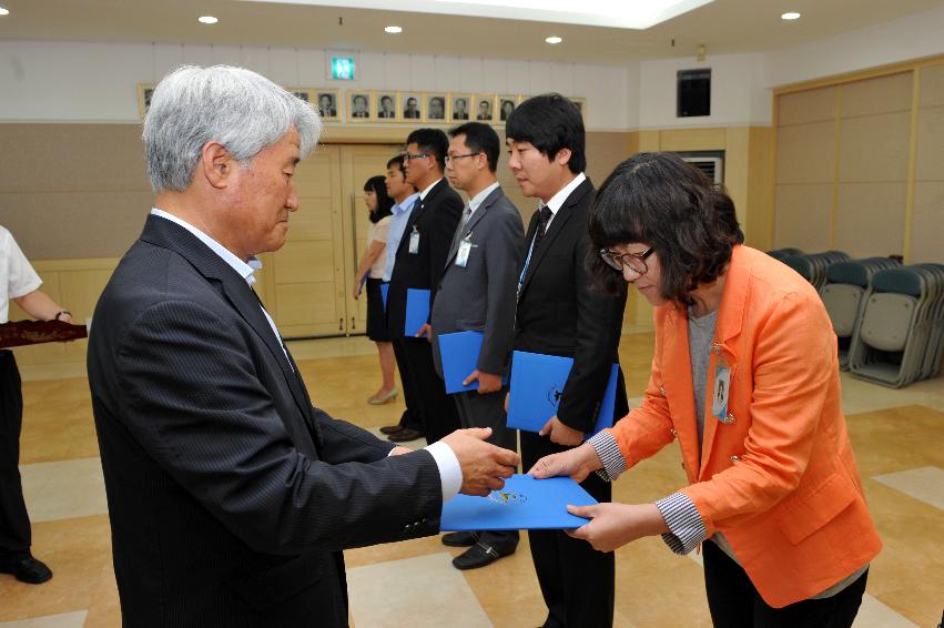 2012년도 인사발령자 임용장 수여식 의 사진