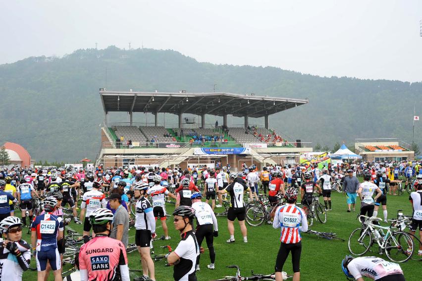 2013 제6회 화천 DMZ랠리 평화자전거 대회 개회식 의 사진