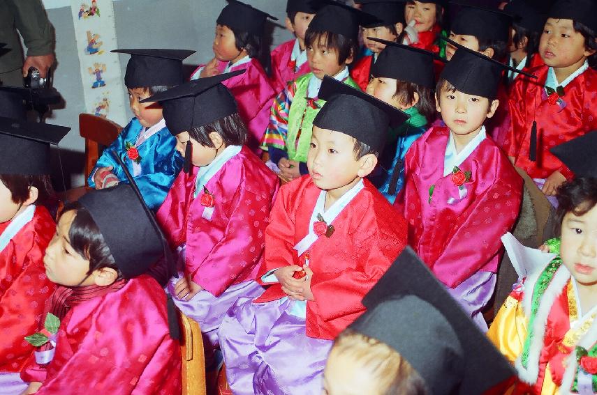 화천 새마을 유치원 졸업식 의 사진