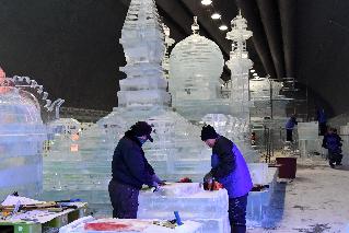 2016 산천어축제 실내얼음광장 및 선등거리 전경 의 사진