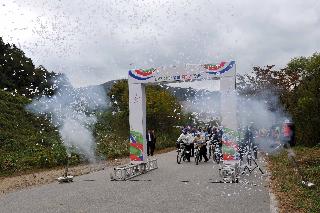 평화누리길 길트기 및 DMZ 자전거 대행진 의 사진