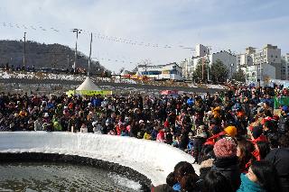 12 산천어 축제 의 사진