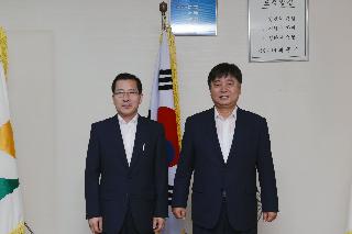2014 이흥일 화천군의회 의장 화천군청 내방 사진